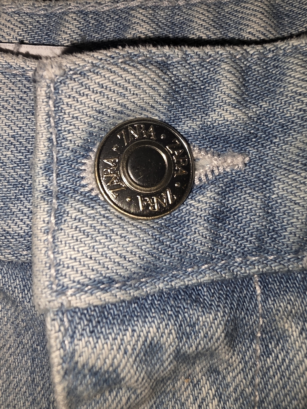 Zara Light Wash Straight-Leg Women's Jeans - Picture 3 of 6
